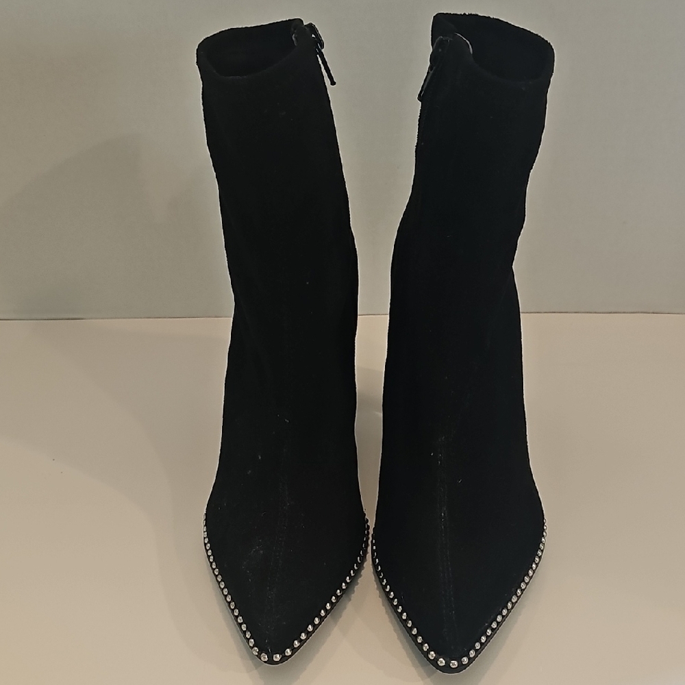Bar III Black Heeled Boots with Sleek Silhouette